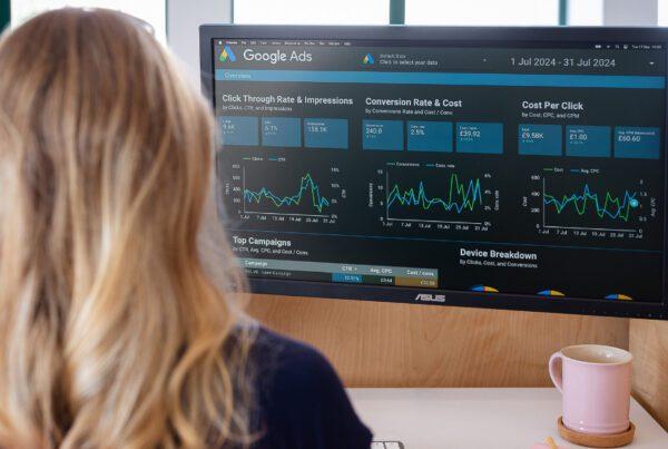 what is pay per click advertising? what is ppc? Girl on a computer looking at google anaylitics cost per click.