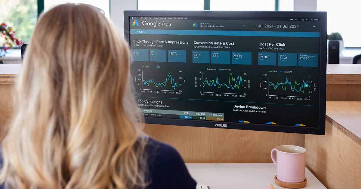 what is pay per click advertising? what is ppc? Girl on a computer looking at google anaylitics cost per click.