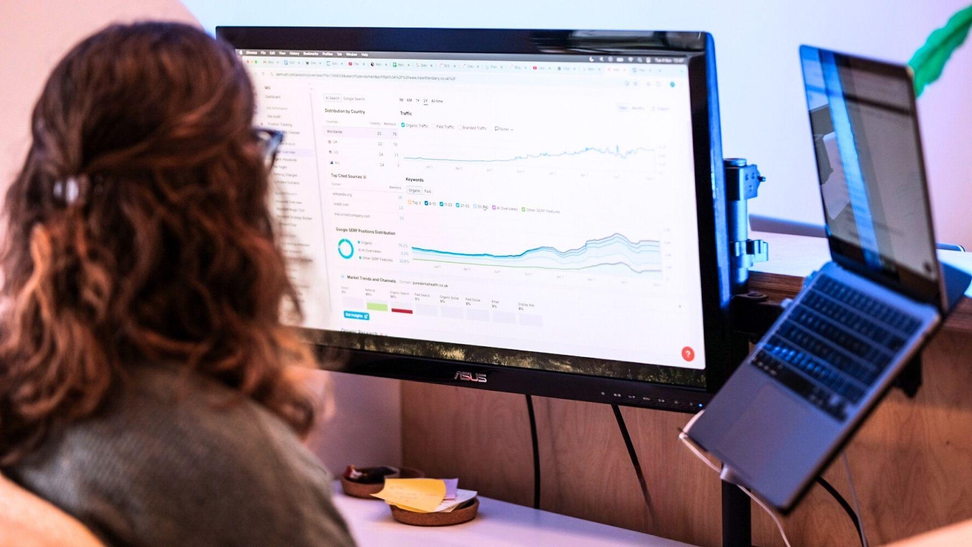 Woman looks at a computer screen showing the results of effectively used seo keywords